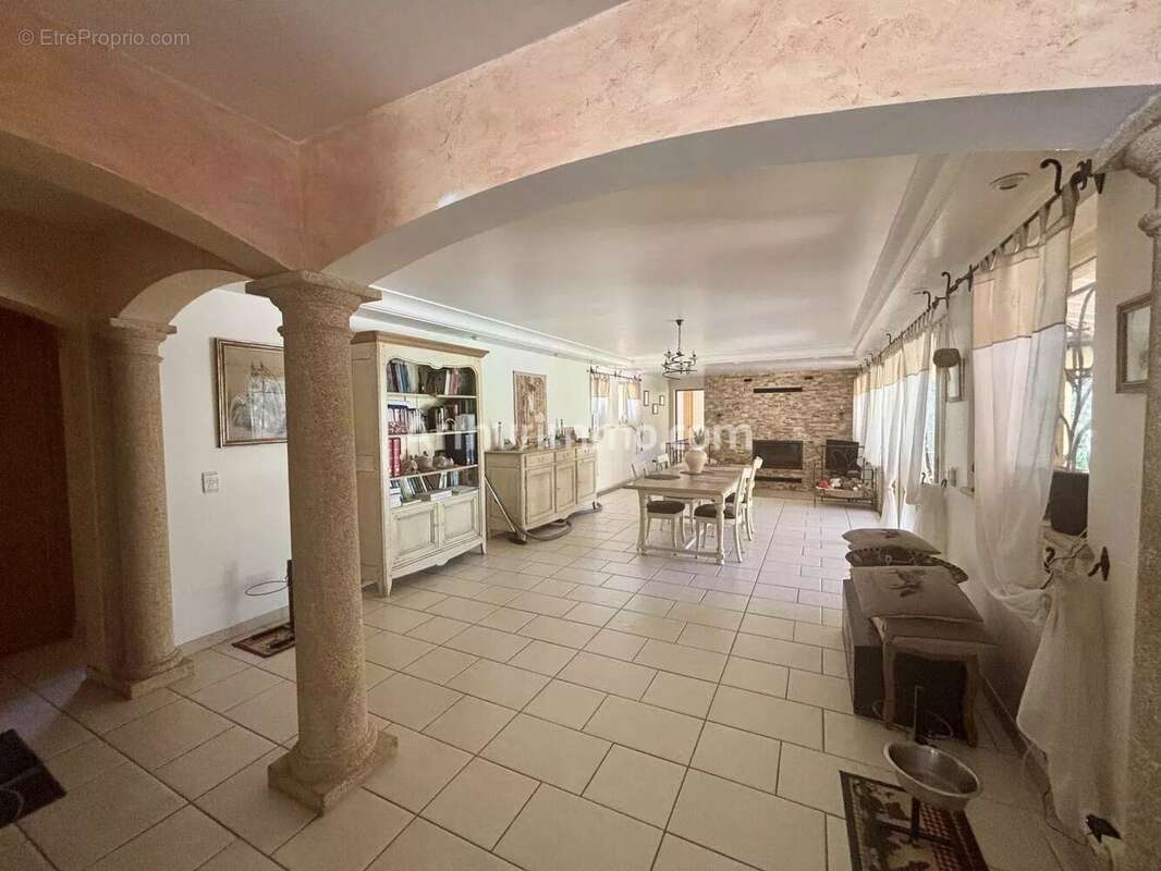 Maison à LA MOTTE