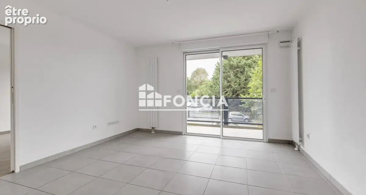 CROISEE LAROCHE - type 2 avec balcon et parking - photo 2