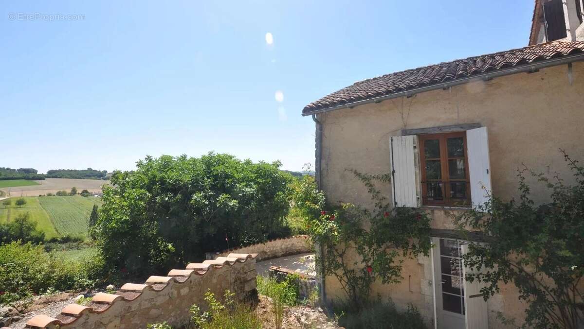 Maison à COURGEAC