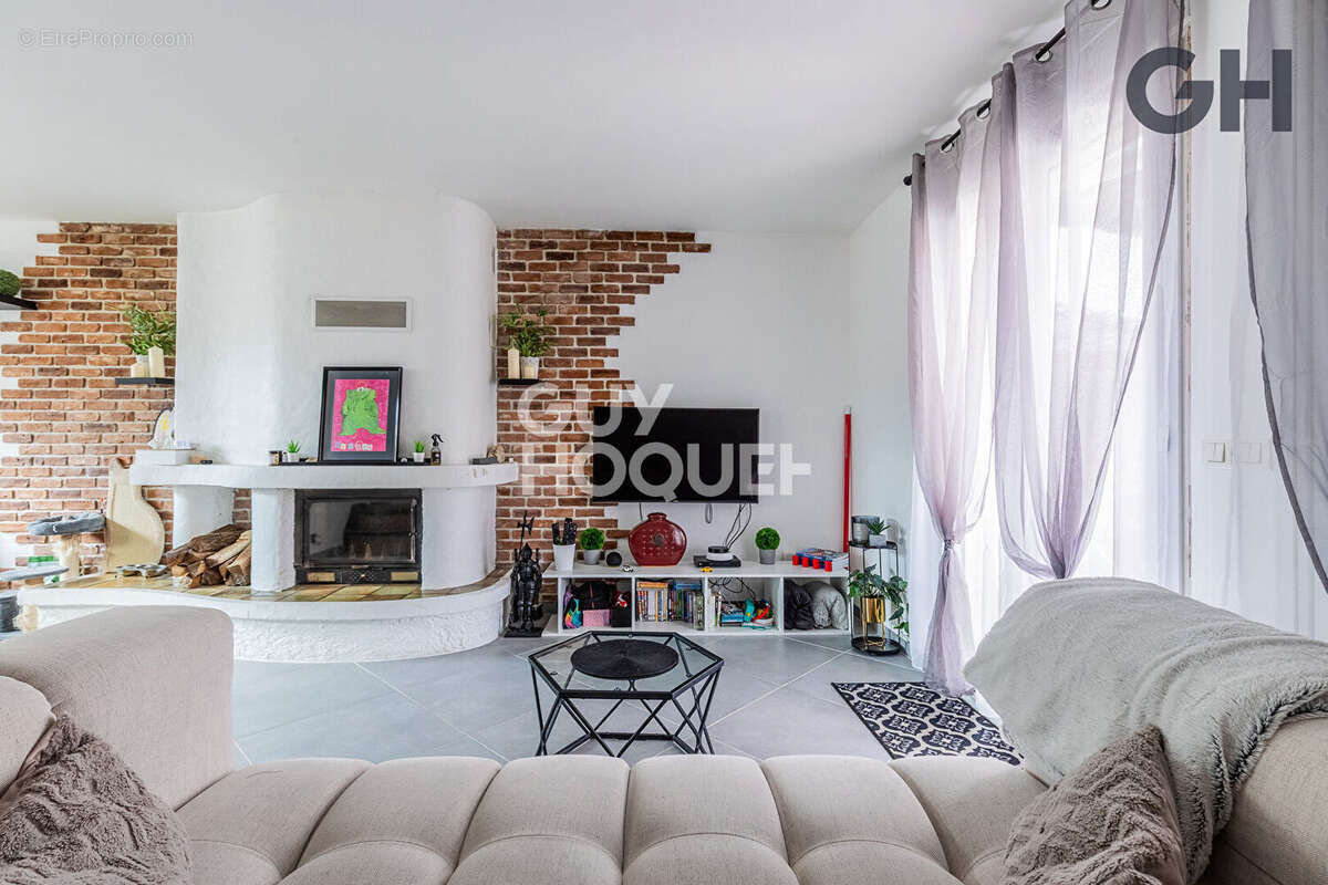 Appartement à COMBS-LA-VILLE