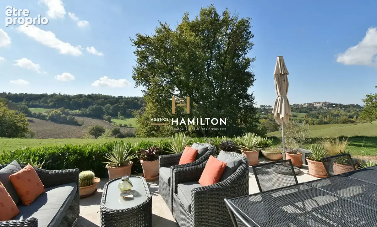Magnifique domaine de 32 ha  avec lac, et vue dominante sur les environs - photo 4
