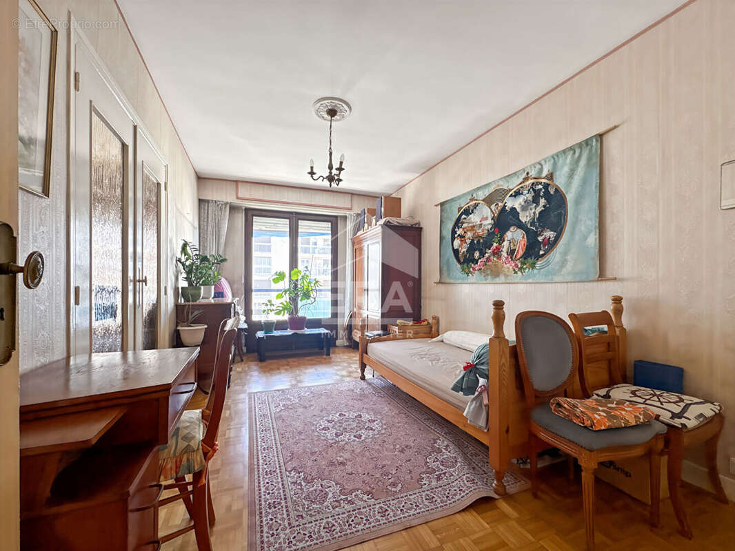 Appartement à MARSEILLE-4E