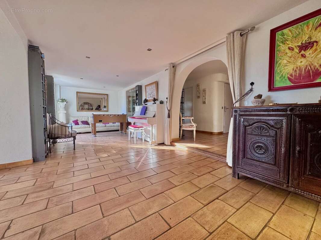 Maison à TOURRETTES-SUR-LOUP