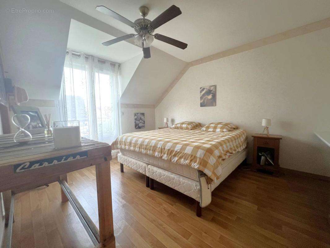 Maison à LES CLAYES-SOUS-BOIS