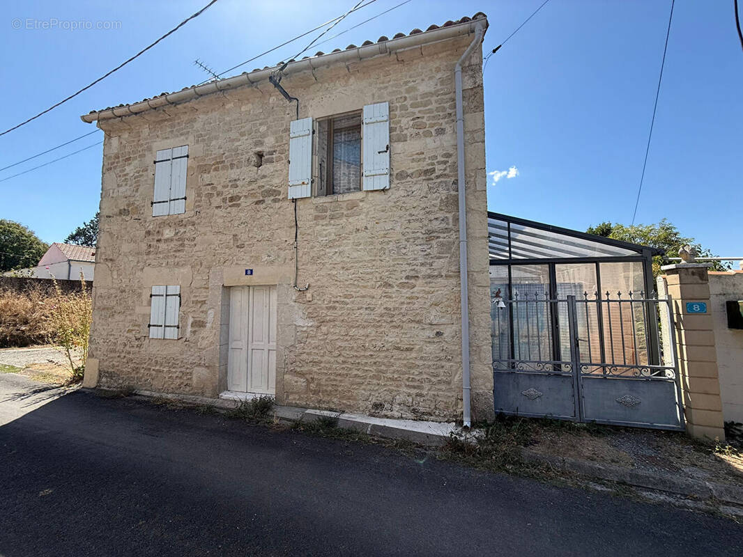 Maison à VILLENEUVE-LA-COMTESSE