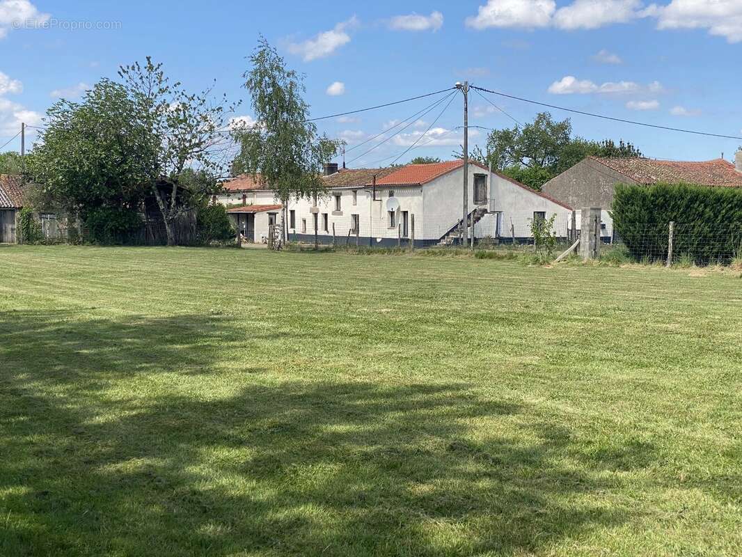 Maison à MILLAC