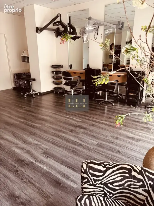 À vendre, salon de coiffure clé en main d’environ 70 m2 à Reims - photo 5
