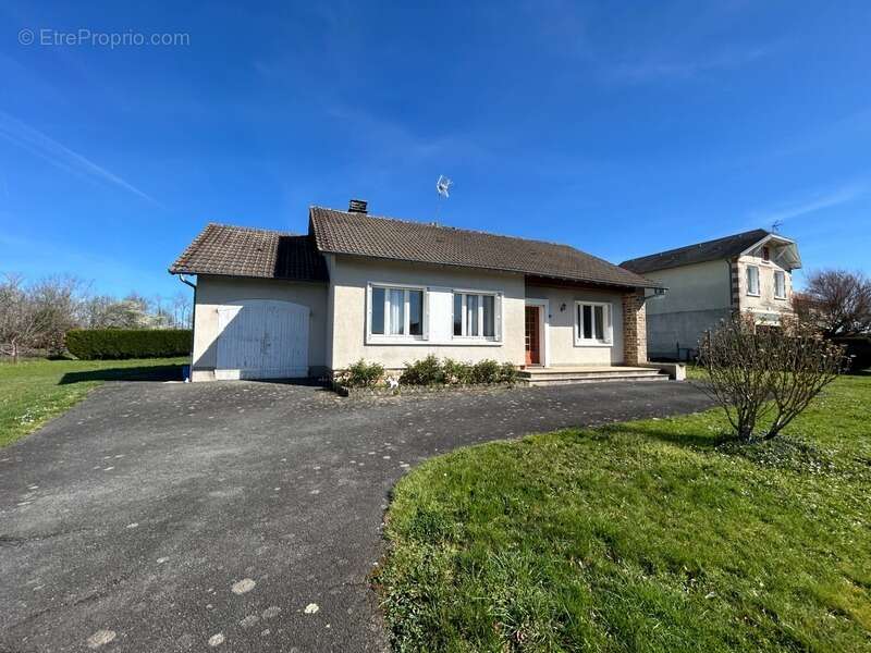 Maison à CHATEAUPONSAC