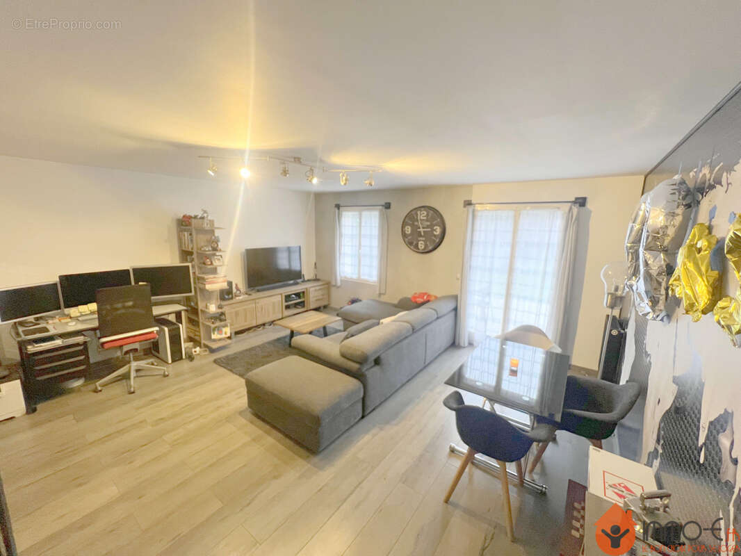 Maison à COUTEVROULT