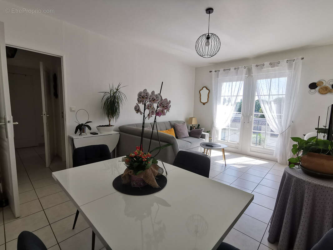 Appartement deux pièces avec balcon, parking et ascenseur dans résidence sécurisée. - photo 3
