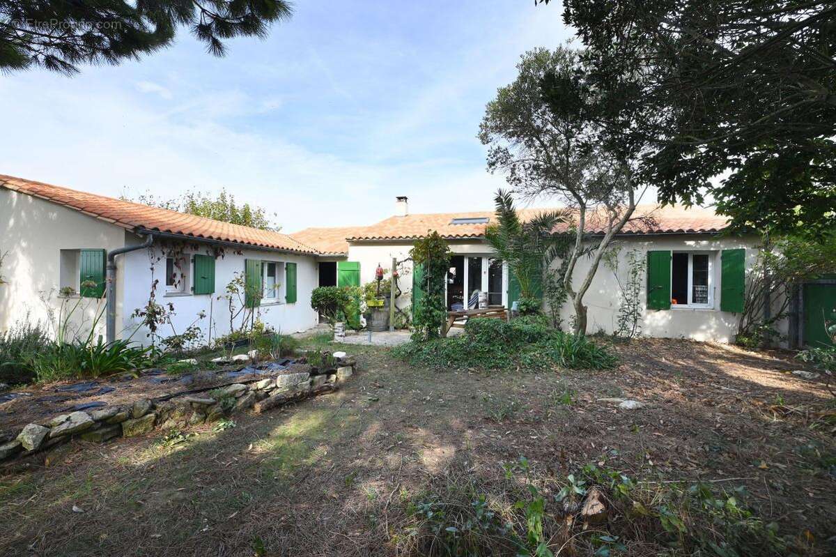 Maison à SAINT-CLEMENT-DES-BALEINES