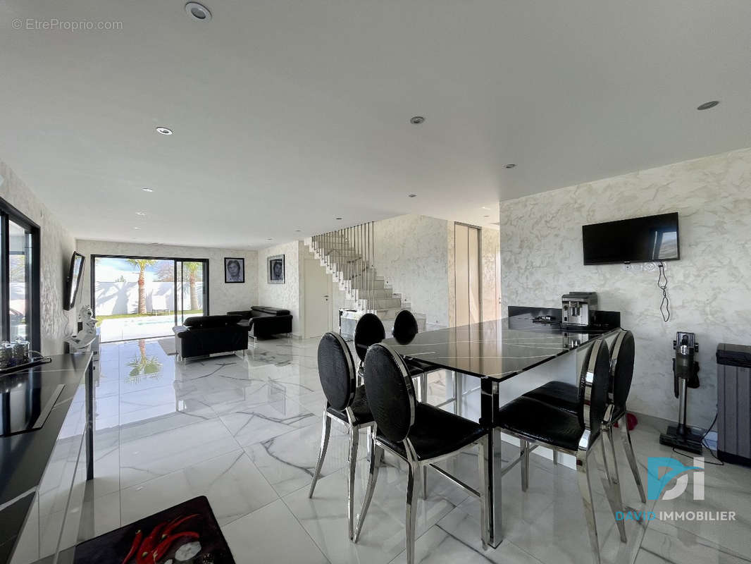 Maison à SAINT-THIBERY