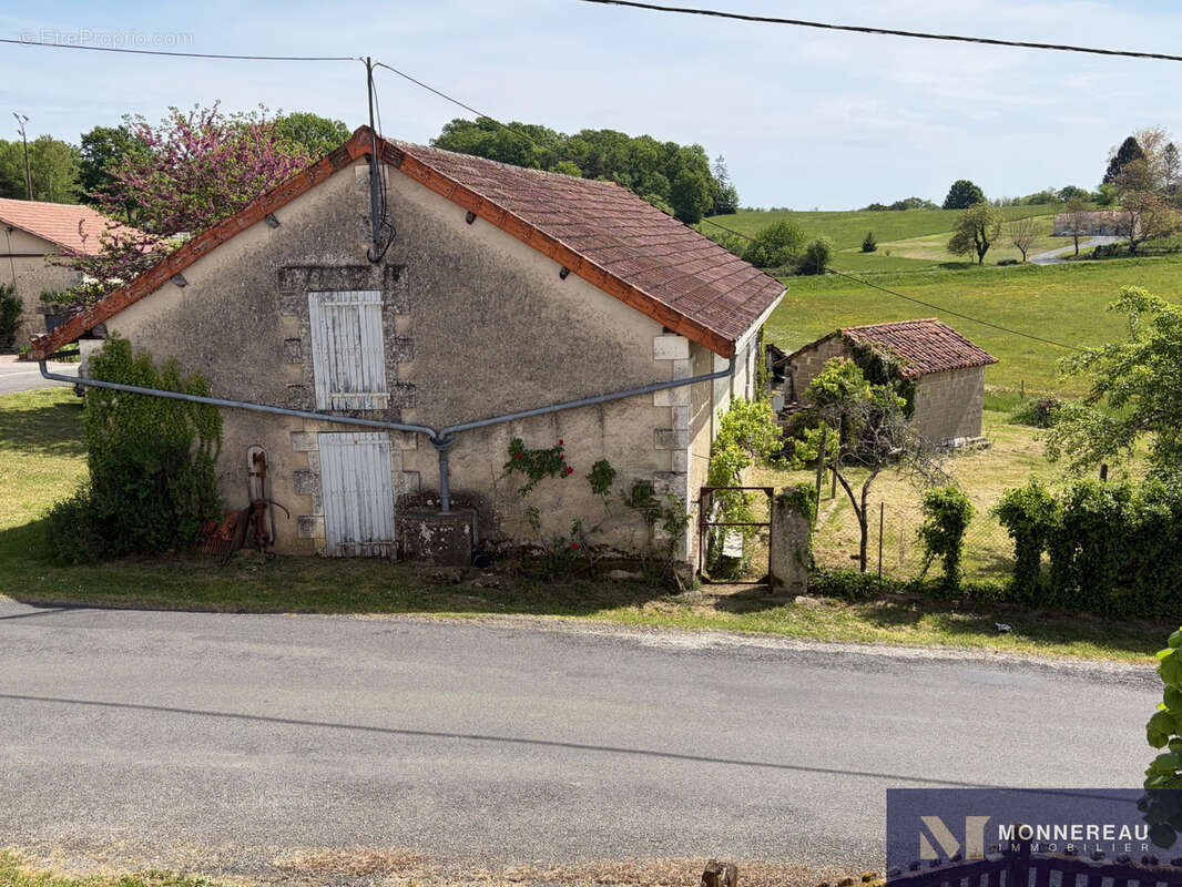Maison à LEGUILLAC-DE-CERCLES