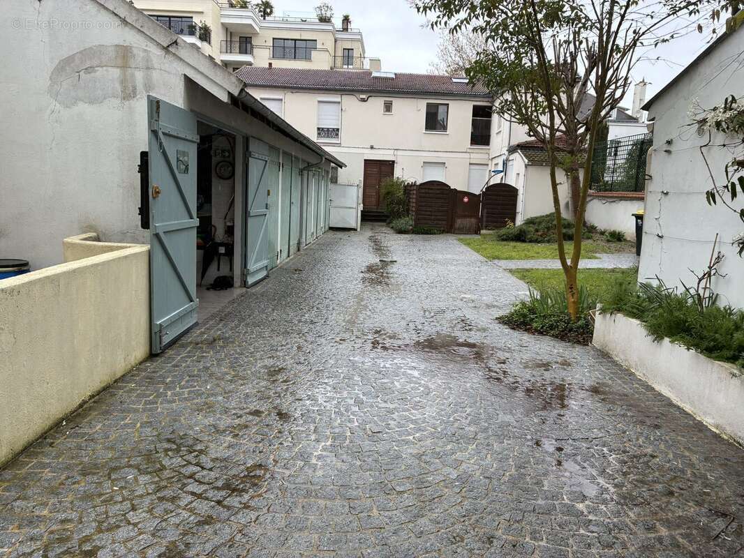 Parking à SAINT-MAUR-DES-FOSSES