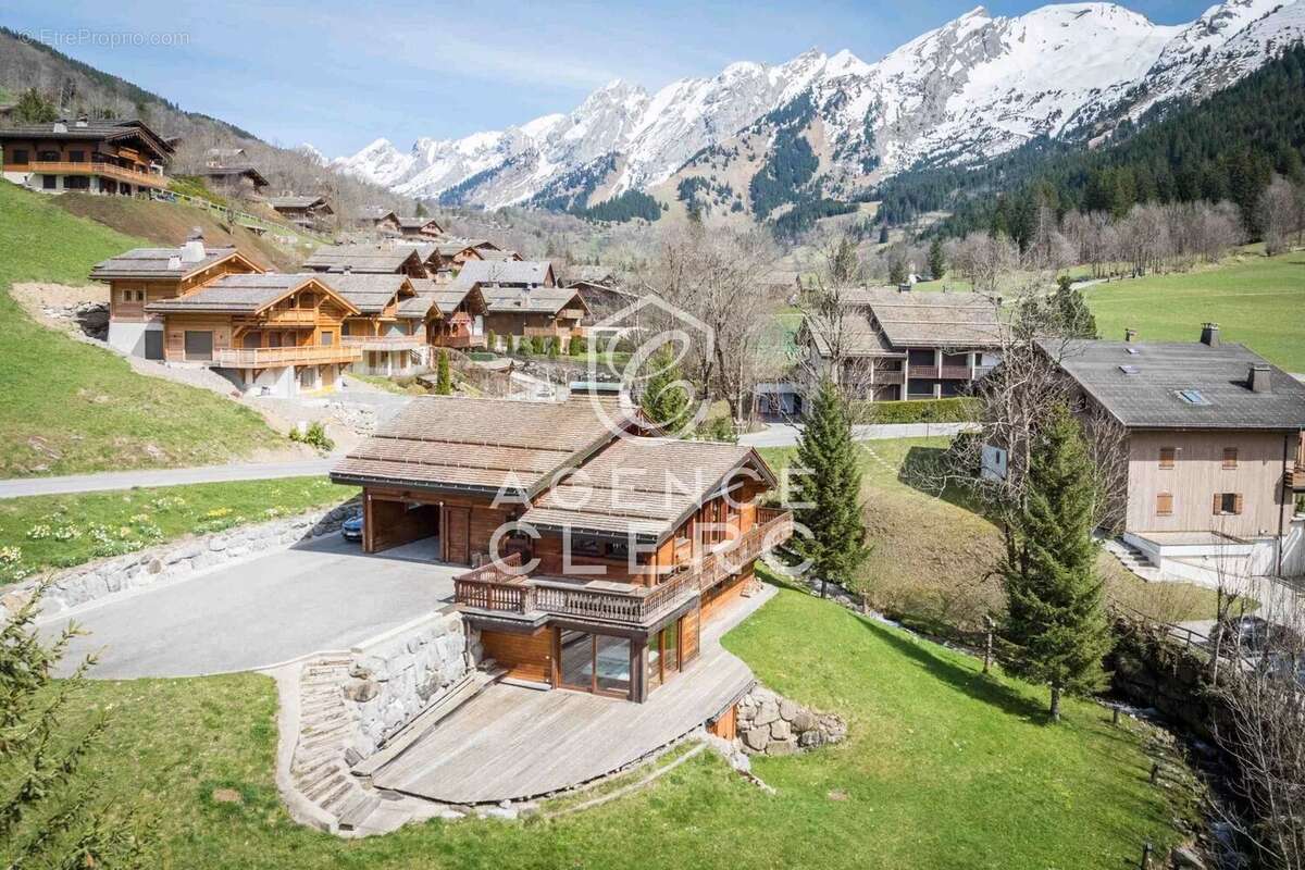 Maison à LA CLUSAZ