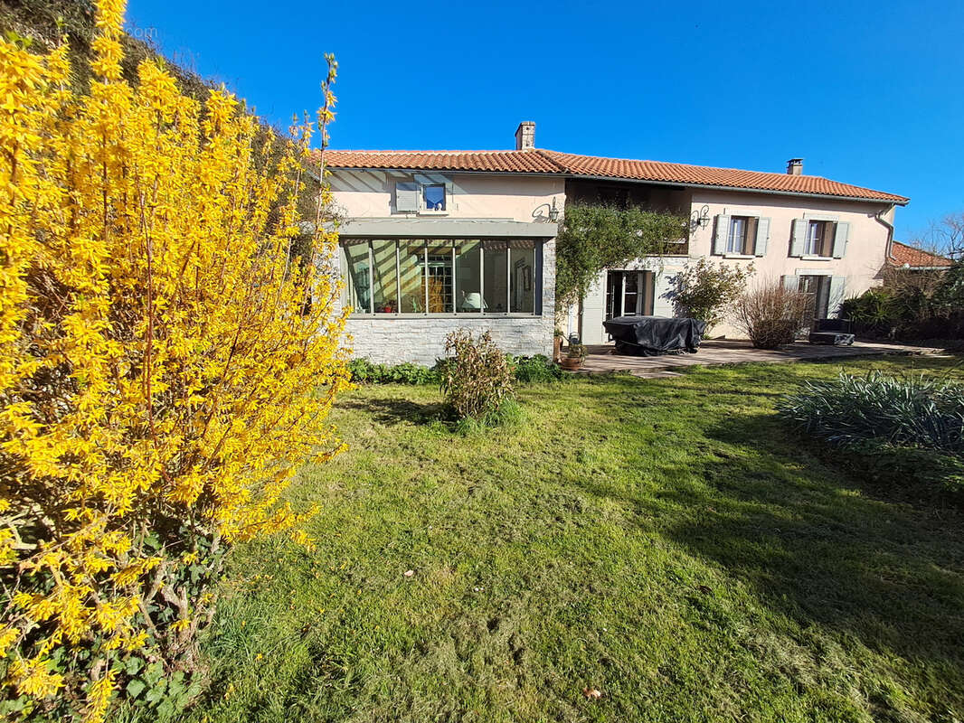 Maison à NEUVILLE-DE-POITOU