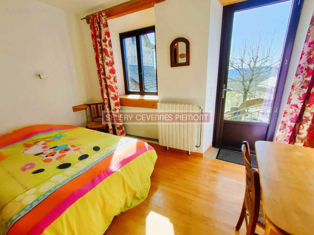 Maison à LE PONT-DE-MONTVERT