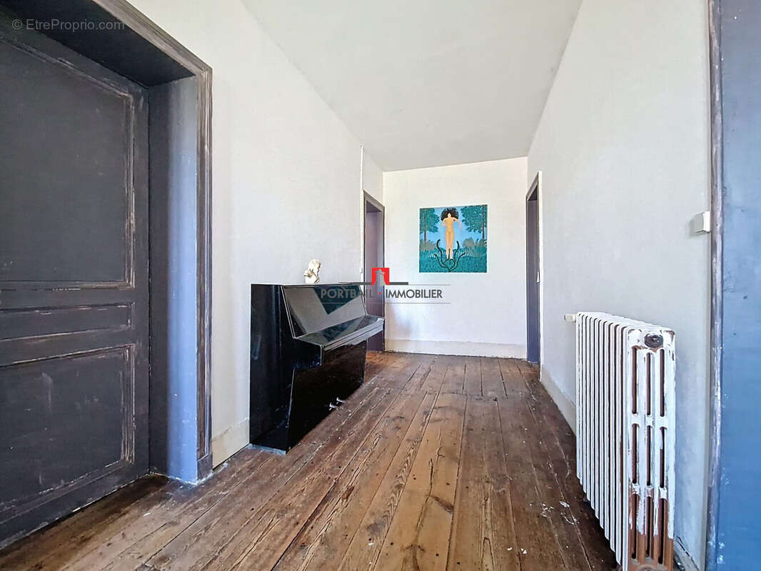 Maison 228 m² à Saint-Andre-De-Cubzac  - photo 7