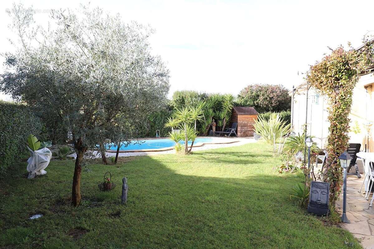 Maison à SAINT-CYR-SUR-MER