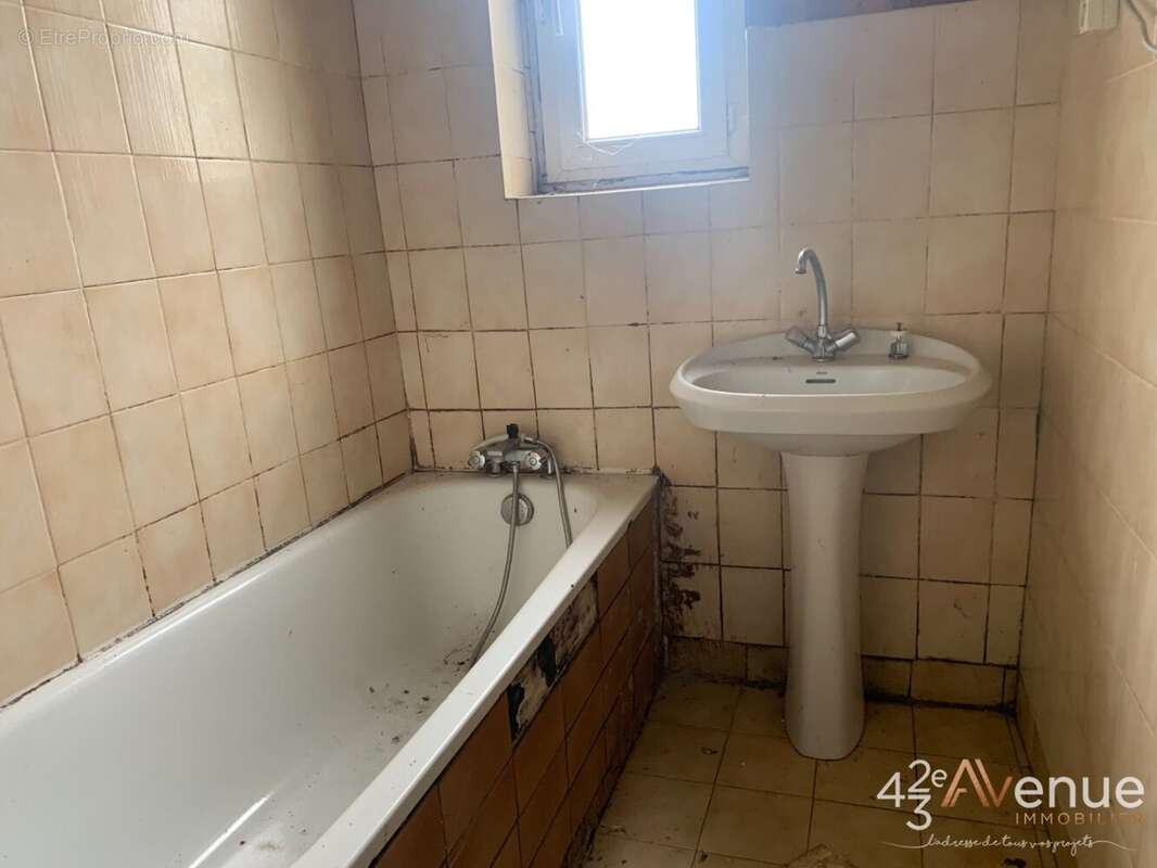 Appartement à VEAUCHE