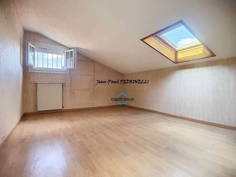 Maison à SAINT-GENIS-LAVAL