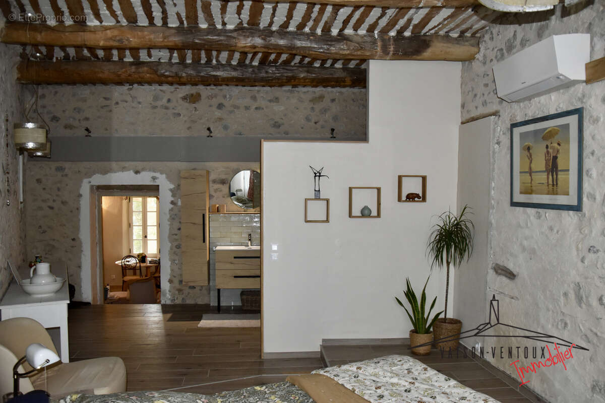Maison à CRESTET