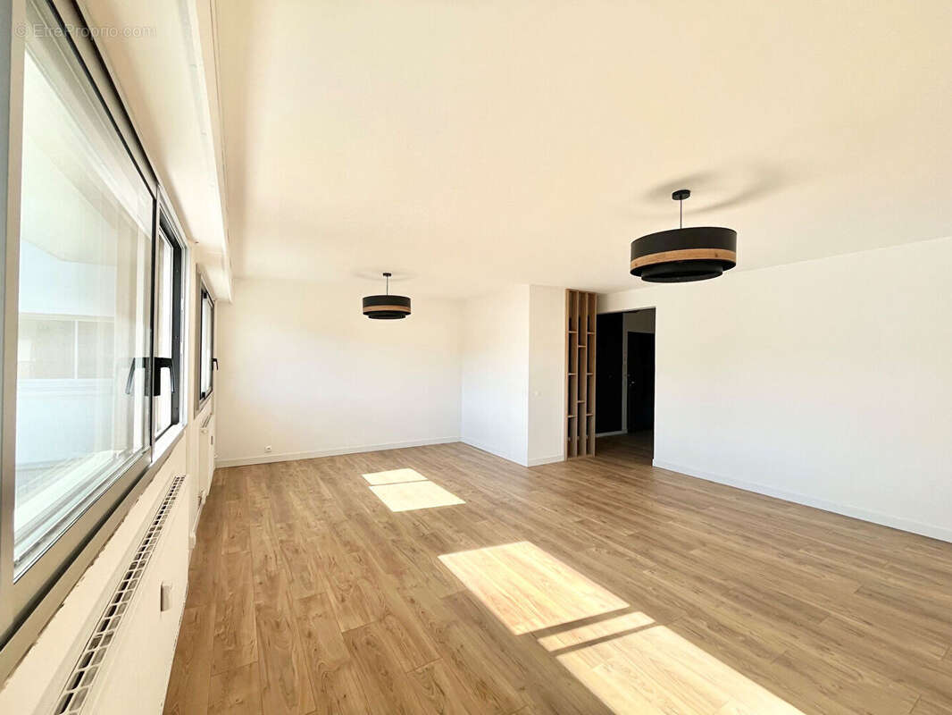 A VENDRE grand appartement Caen 4 pièce(s) 85 m2 - calme - sécurisé - proche centre ville - garage  fermé - cave - photo 2