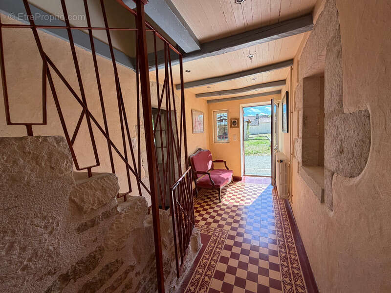 Maison à VOUILLE-LES-MARAIS