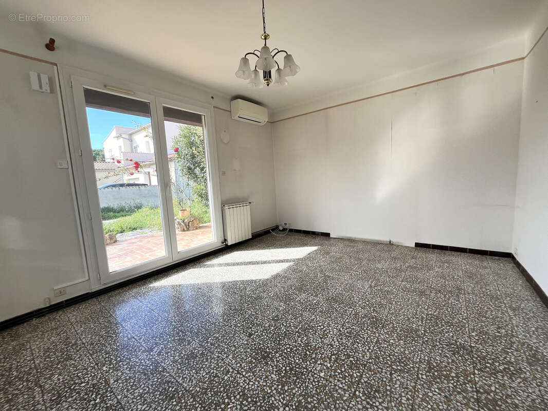 Maison à JONQUIERES-SAINT-VINCENT