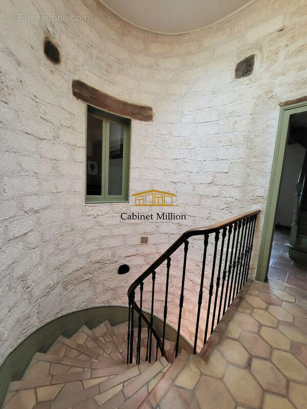 Maison à VIC-LA-GARDIOLE