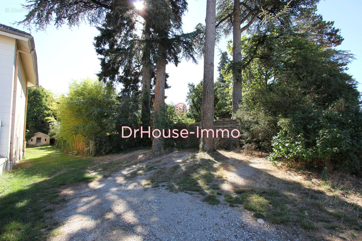 Parking à MONTVENDRE