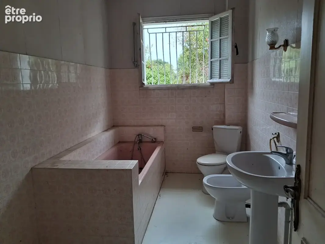ECHILLAIS - Maison de 106 m² de plain-pied , 3 chambres, jardin. - photo 7
