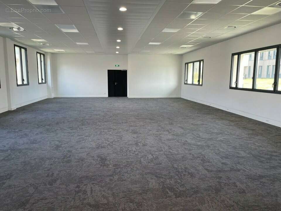 1824 m² à Venissieux  - photo 3