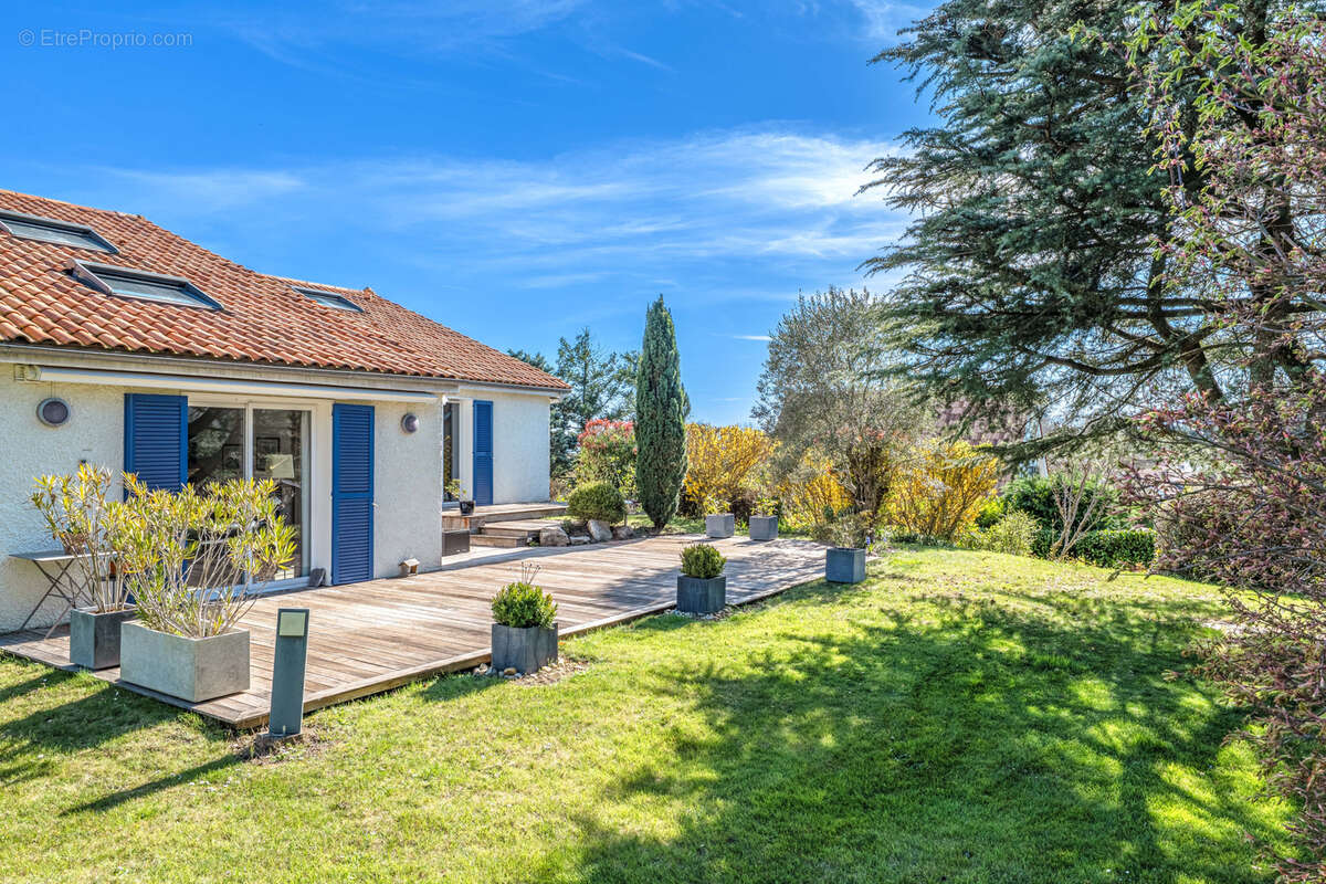 Maison à LA TOUR-DE-SALVAGNY