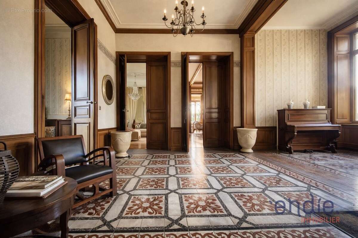 Maison à SAINT-JULIEN-MOLIN-MOLETTE