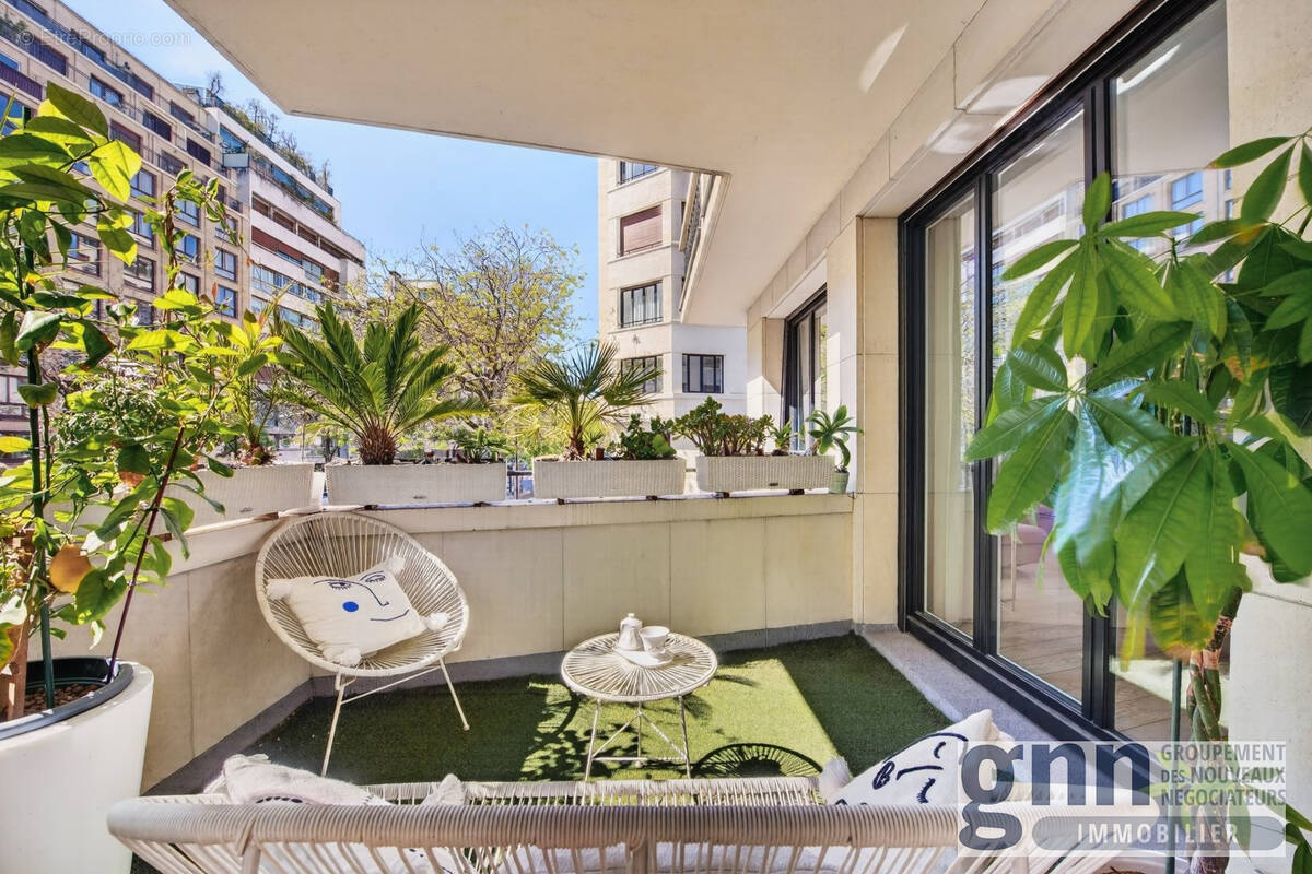 Appartement à PARIS-16E