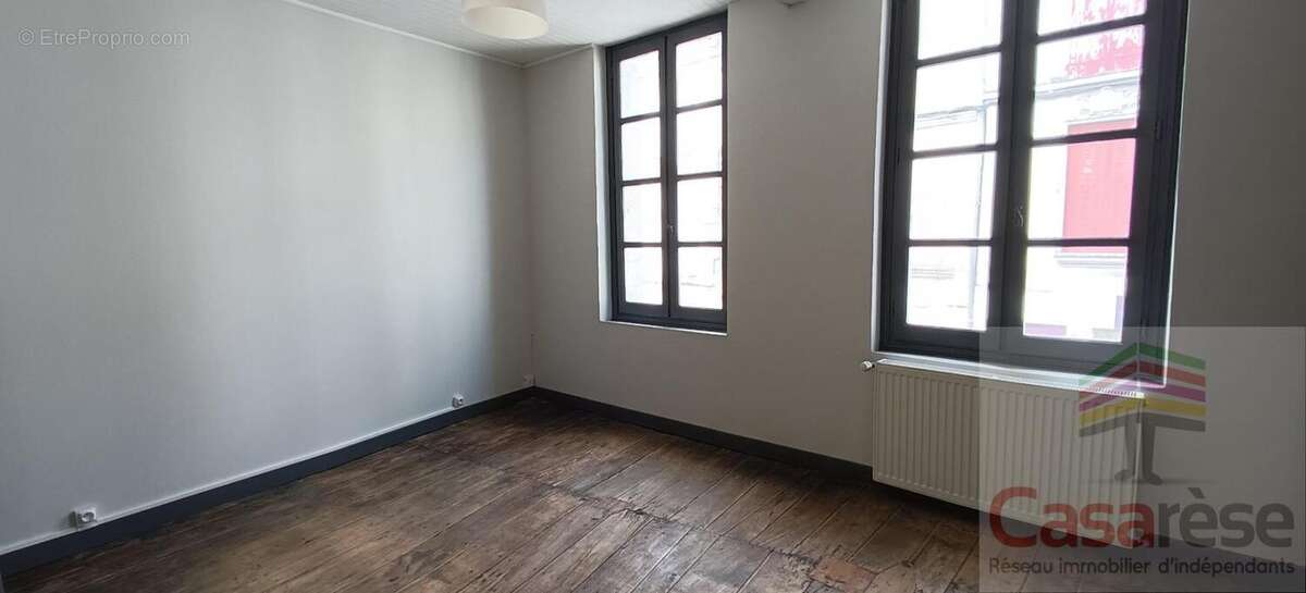 Maison à VILLEBOIS-LAVALETTE