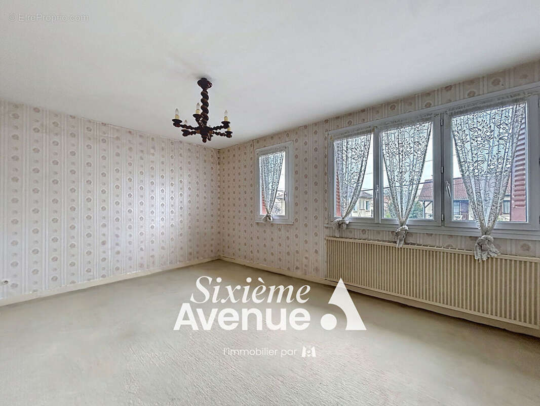 Maison à VAULX-EN-VELIN