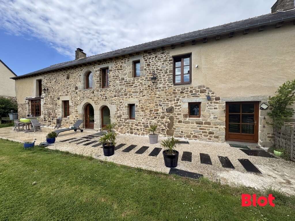 Maison 250 m² à Medreac  - photo 2