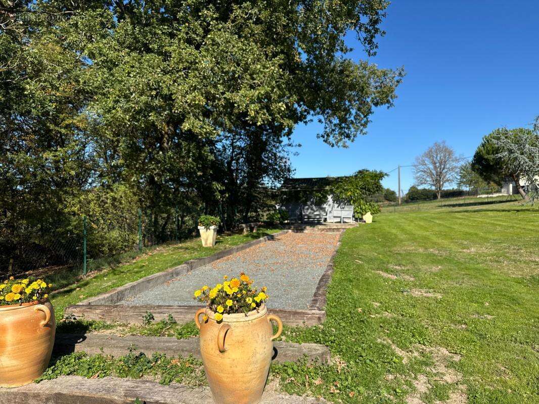 Maison à NOTRE-DAME-DE-SANILHAC