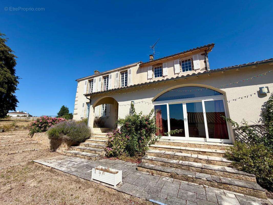 Maison de 10 pièces de 345.72 m² à Montravers - photo 19