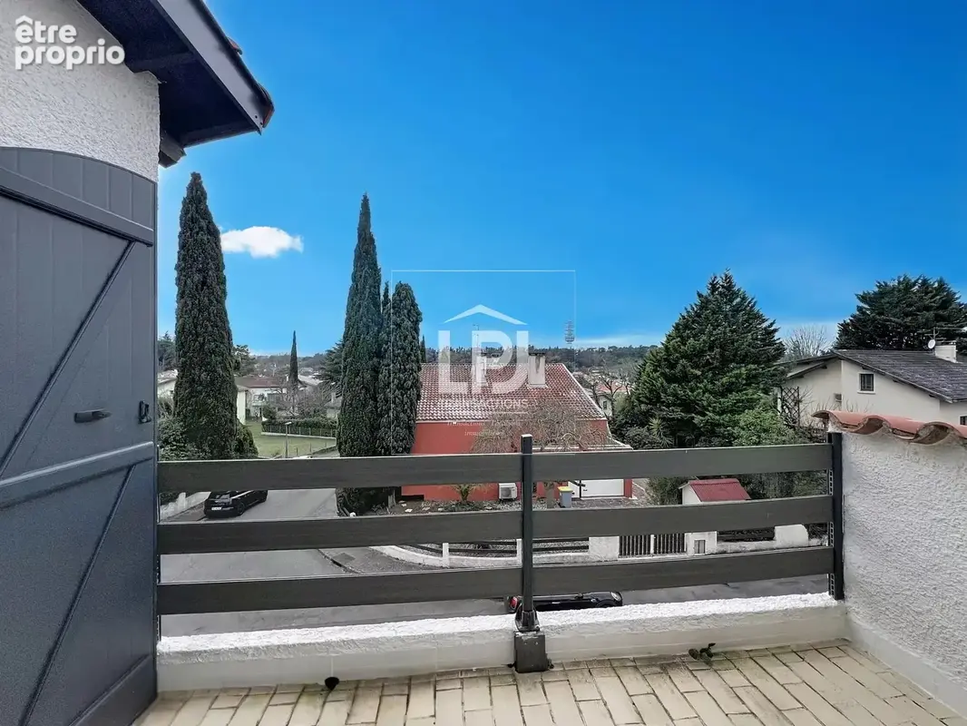 Rare maison familiale individuelle – T7 de 197 m² sur une parcelle de 631 m² avec piscine et garages, dans un cadre résidentiel  - photo 12