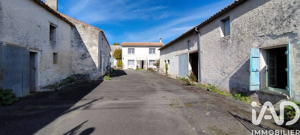 Photo 1 - Maison à LA BROUSSE