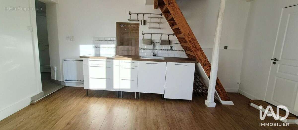 Appartement 45 m² à La Ville-Du-Bois  - photo 2