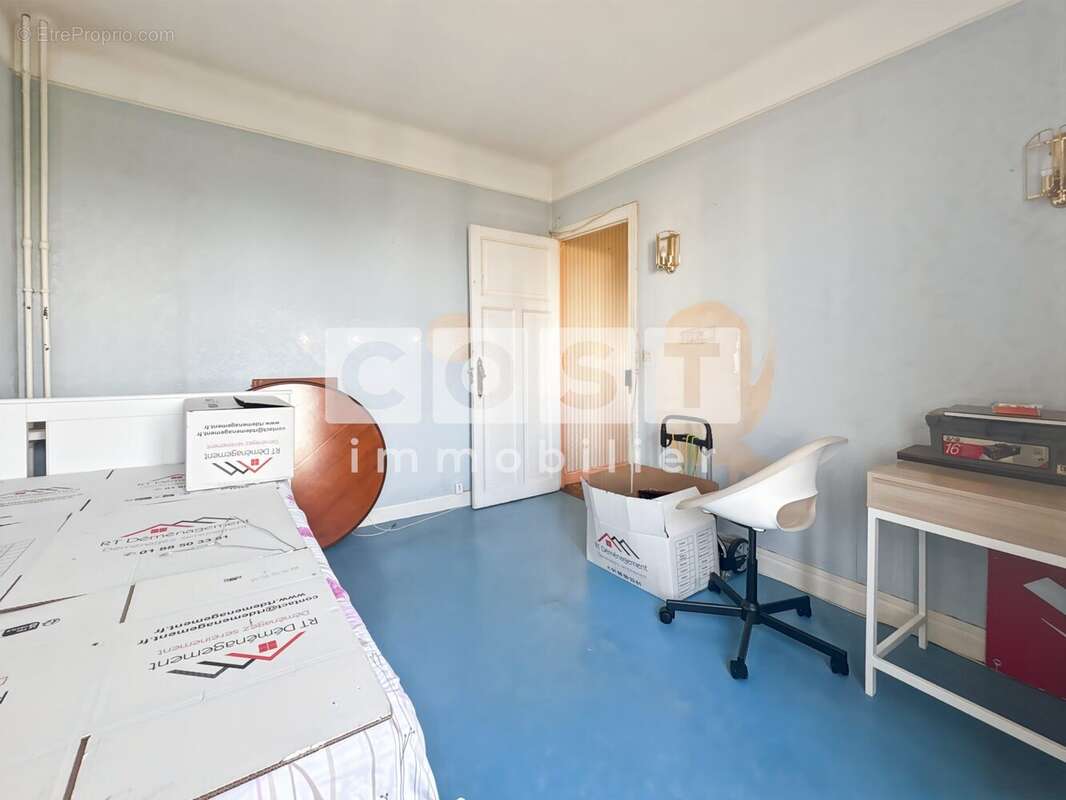 Appartement à LA GARENNE-COLOMBES