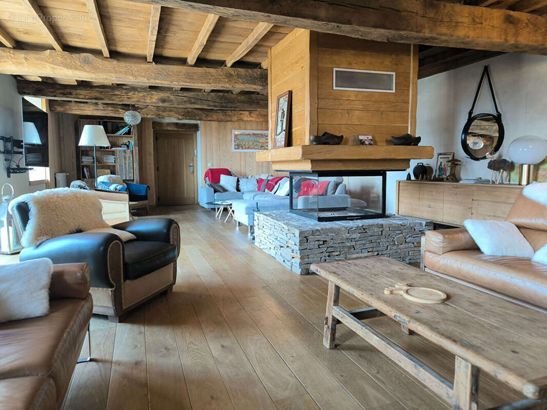 Corps de ferme de montagne  , superbement rénové  , dépendances  3.2 HA - photo 10