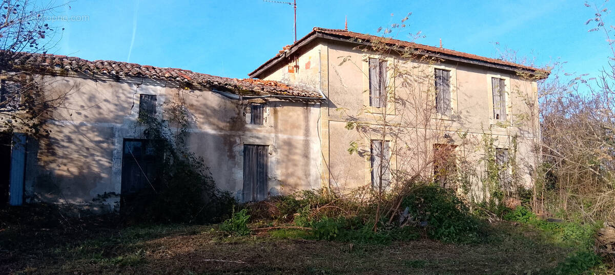 Maison à FOUGUEYROLLES