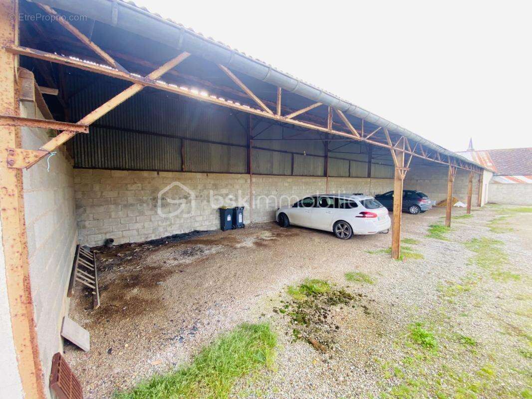 Terrain Constructible de 1050 M² avec 8 Garages ouverts et 3 Locaux Fermés d'environ 268 M²  (Plein Bourg) - photo 11