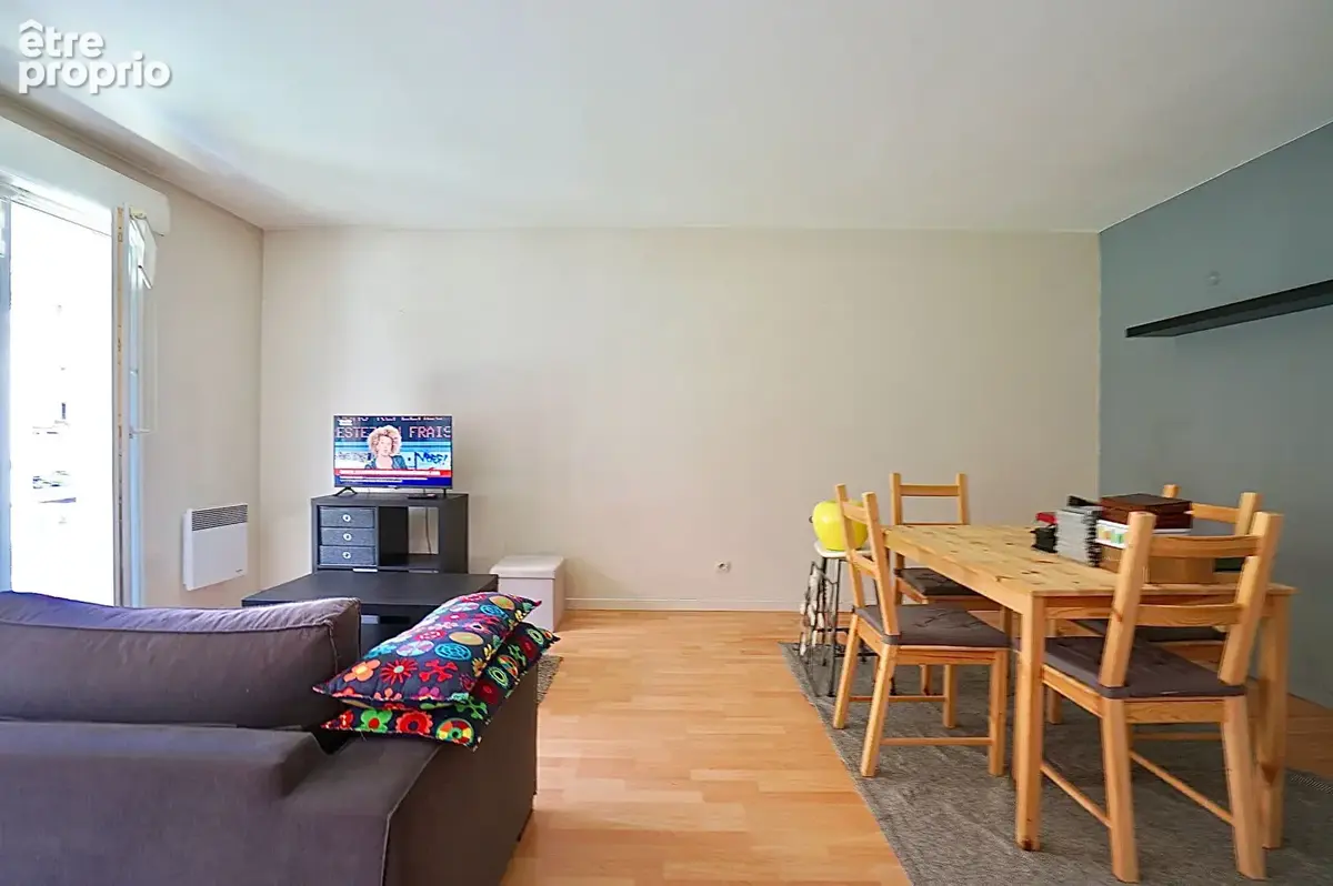 VIEUX LILLE - Charmant appartement avec balcon, parking et cave - photo 2