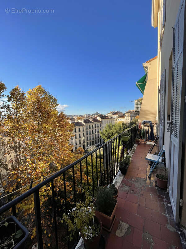 Appartement à MARSEILLE-4E